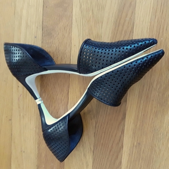 Vince Shoes - VINCE. "Aurelian 2" d'Orsay Pump